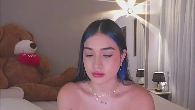 AnnyHizzle online show from 16, 10, 2025