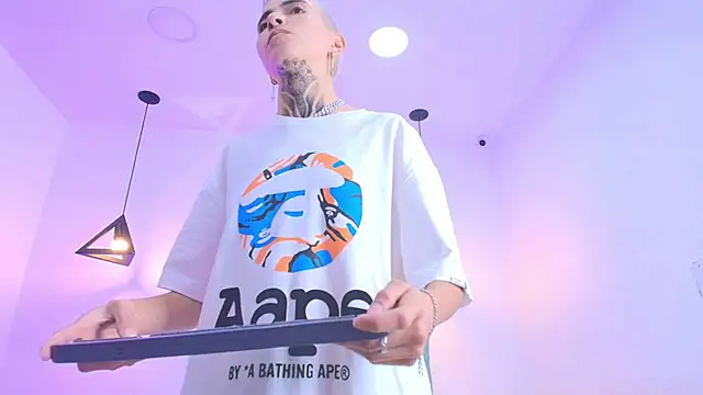 Tinny and Candy online show from 21, 2, 2025