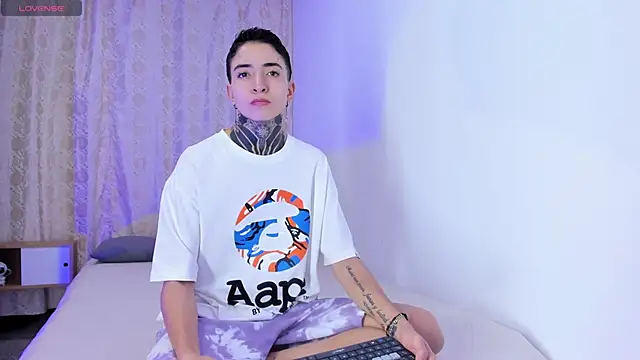 Tinny and Candy online show from 18, 11, 2025