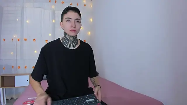 Tinny and Candy online show from 2, 11, 2025