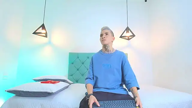 Tinny and Candy online show from 3, 3, 2025