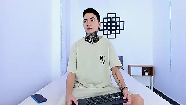 Tinny and Candy online show from 26, 9, 2025