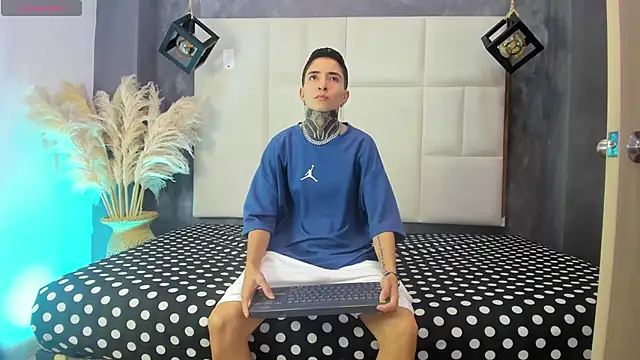 Tinny and Candy online show from 23, 10, 2025