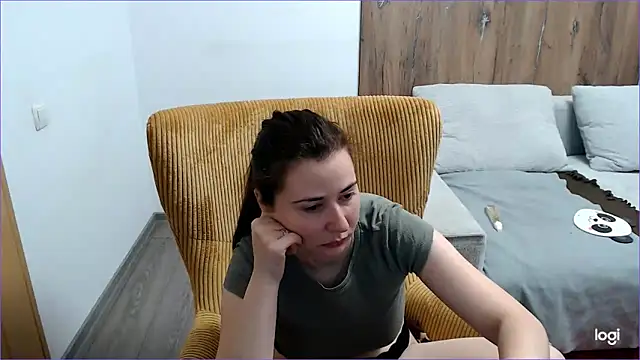 VioletaFlower7 online show from 5, 5, 2026