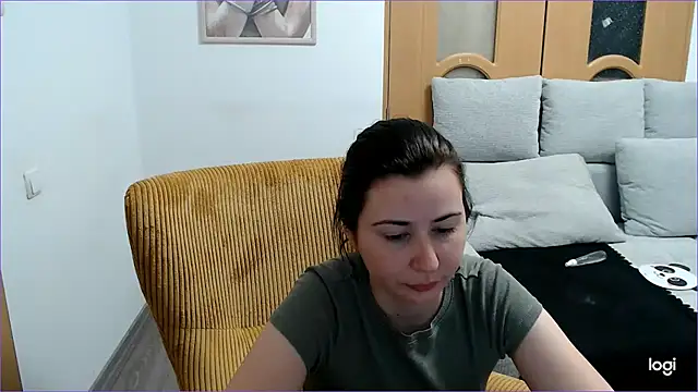 VioletaFlower7 online show from 6, 4, 2026