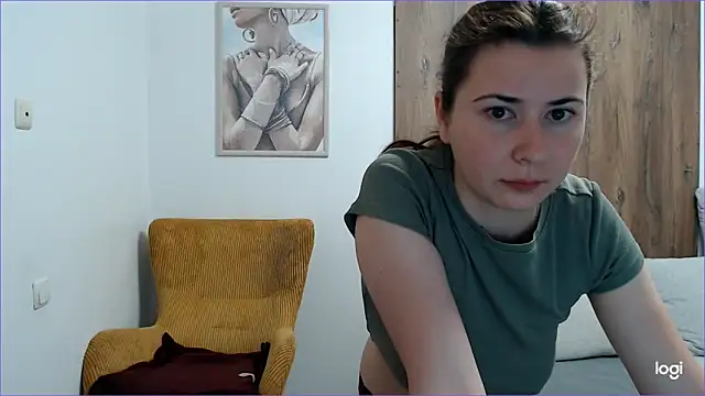VioletaFlower7 online show from 4, 6, 2026