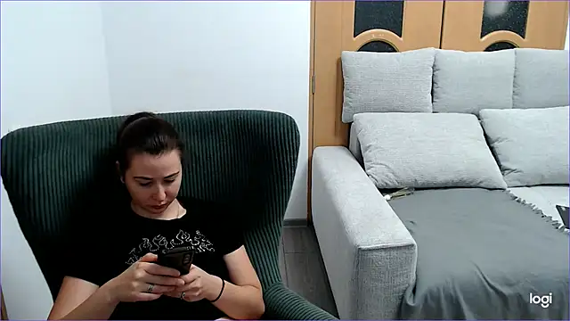 VioletaFlower7 online show from 2, 10, 2025