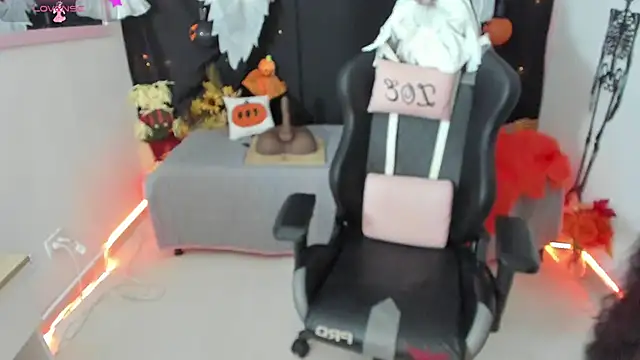 zoesullivan online show from 5, 10, 2025