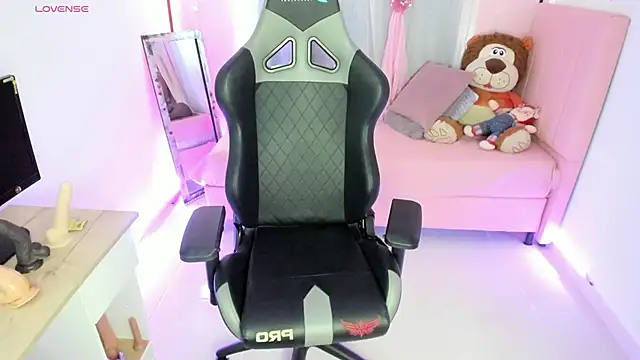 zoesullivan online show from 14, 2, 2025