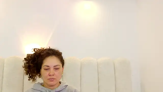 Juliabadlee online show from 26, 9, 2025