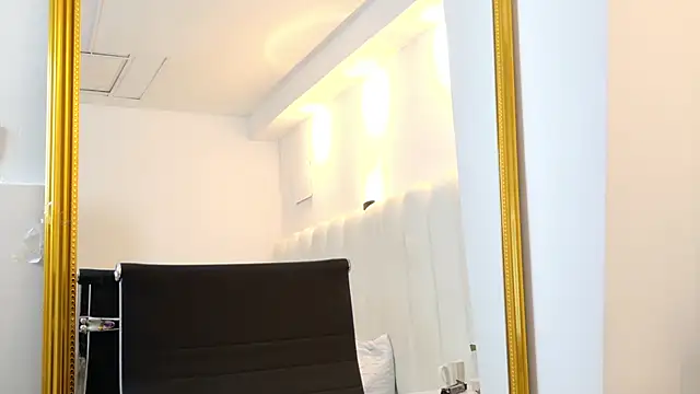 Juliabadlee online show from 2, 2, 2026