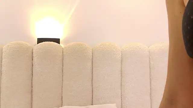 Juliabadlee online show from 9, 11, 2025