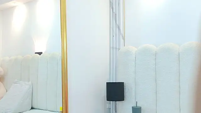 Juliabadlee online show from 3, 10, 2025