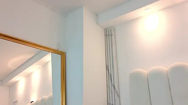 Juliabadlee online show from 8, 2, 2026