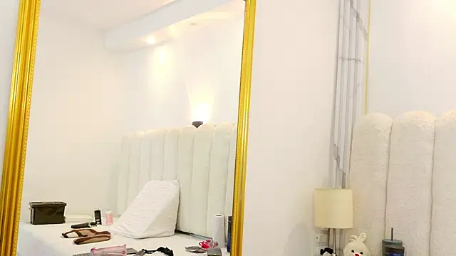 Juliabadlee online show from 25, 9, 2025