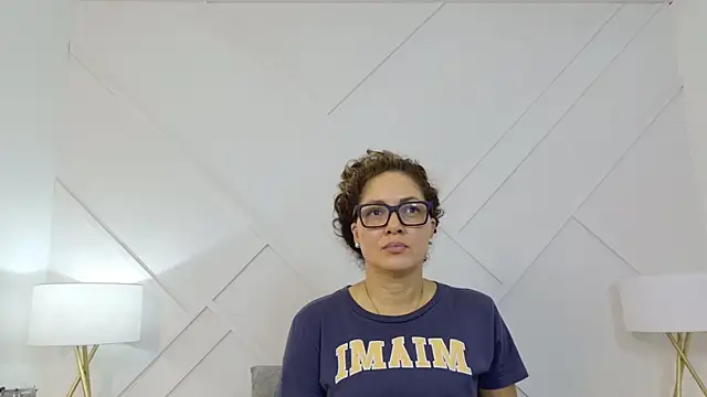 Juliabadlee online show from 25, 5, 2026
