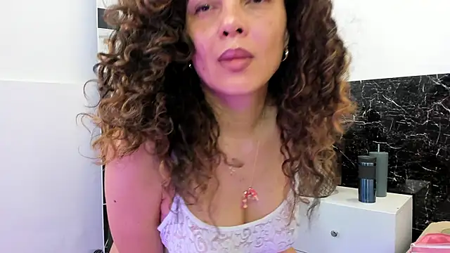 Juliabadlee online show from 16, 3, 2025