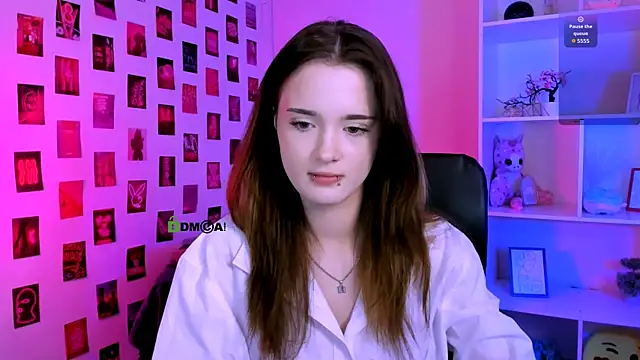 liana kisses online show from 10, 7, 2026