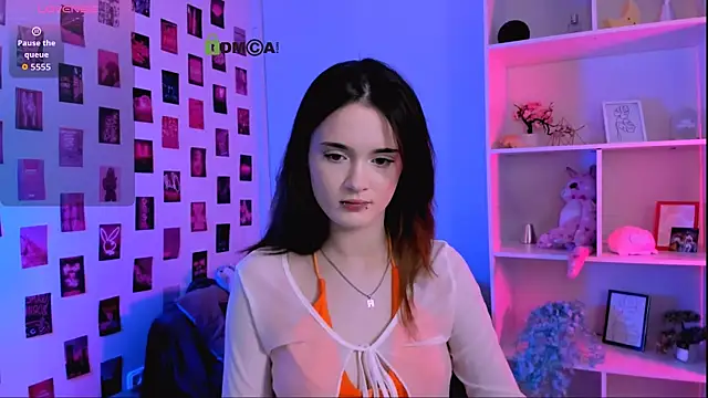 liana kisses online show from 17, 6, 2026