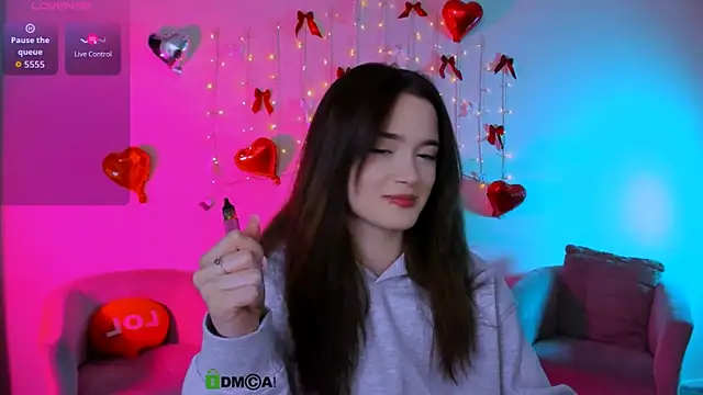 liana kisses online show from 7, 4, 2026