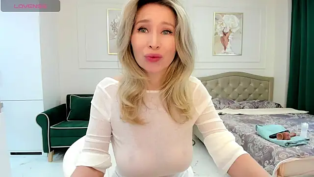 Snapshot of Jolie_Ozolla chatting on 10, 10, 2025 Jolie Ozolla online show from 10, 10, 2025