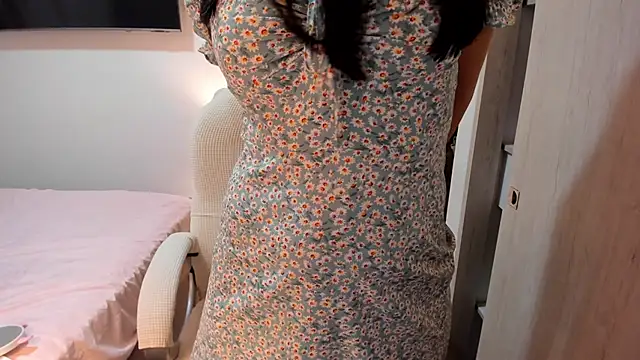 misstoya online show from 5, 10, 2025