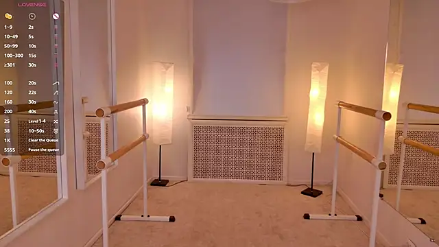 Snapshot of EmiliaDreams chatting on 6, 10, 2025 EmiliaDreams online show from 6, 10, 2025