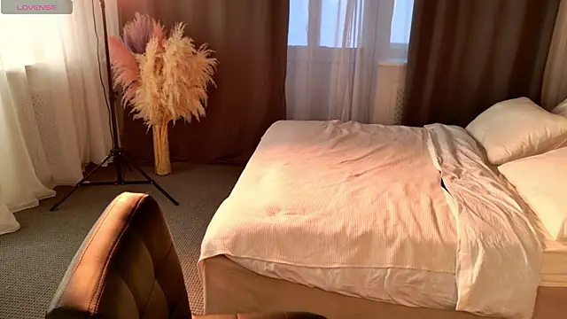 Snapshot of EmiliaDreams chatting on 11, 9, 2025 EmiliaDreams online show from 11, 9, 2025