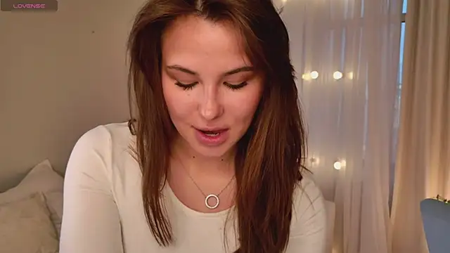 EmiliaDreams online show from 4, 5, 2026
