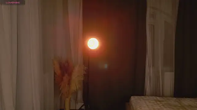 EmiliaDreams online show from 6, 4, 2026