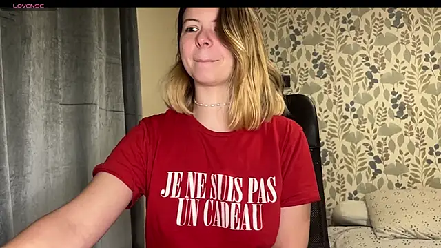 Snapshot of Nina_blain chatting on 6, 3, 2025 Nina blain online show from 6, 3, 2025