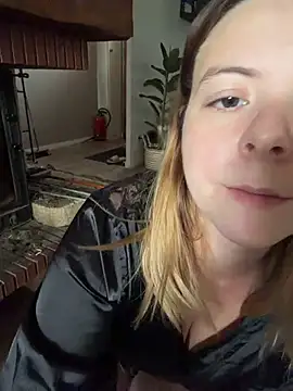 Snapshot of Nina_blain chatting on 5, 12, 2025 Nina blain online show from 5, 12, 2025