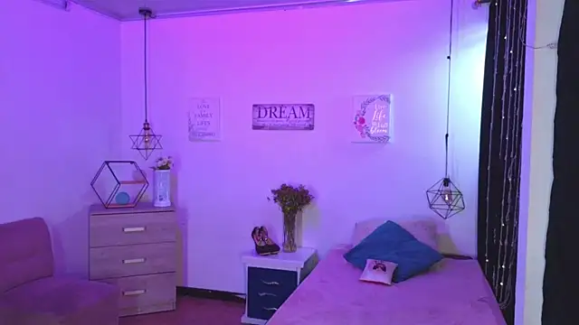 Snapshot of Violeta_dss chatting on 3, 12, 2025 Violeta dss online show from 3, 12, 2025