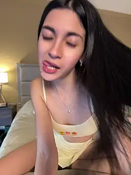 Snapshot of Valentcouple chatting on 5, 5, 2026 Valentcouple online show from 5, 5, 2026