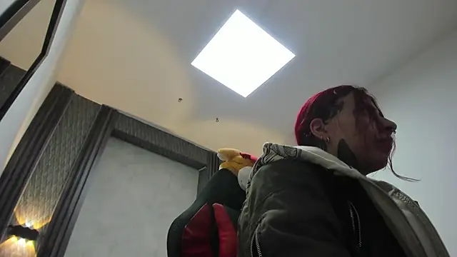 selene red  online show from 6, 4, 2026