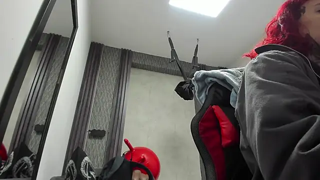 selene red  online show from 10, 2, 2026