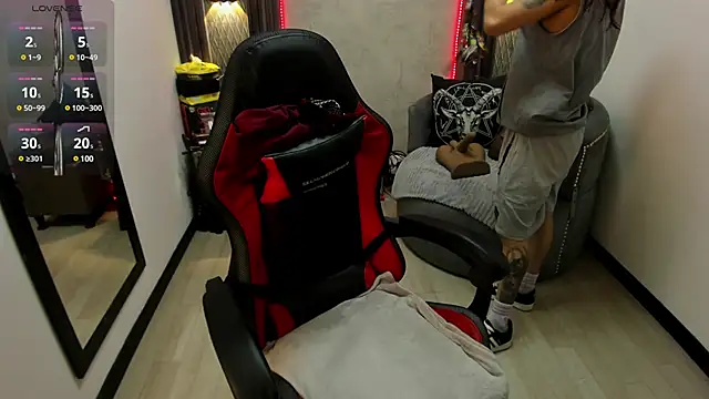 selene red  online show from 13, 3, 2025