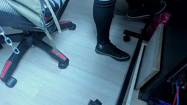 selene red  online show from 13, 10, 2025