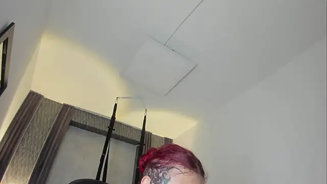 selene red  online show from 15, 12, 2025