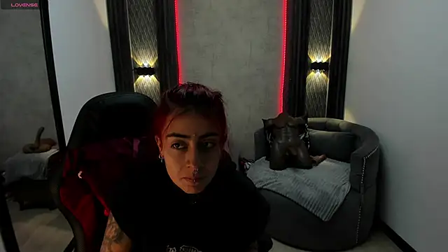 selene red  online show from 11, 3, 2025