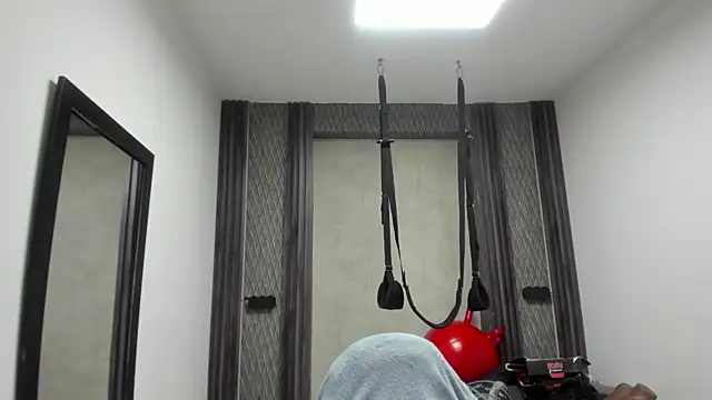 selene red  online show from 7, 5, 2026
