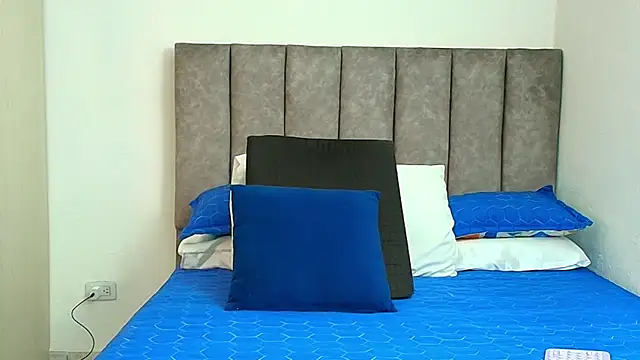 karina lewis  online show from 13, 11, 2025