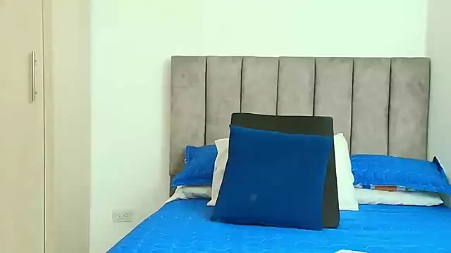 karina lewis  online show from 26, 9, 2025