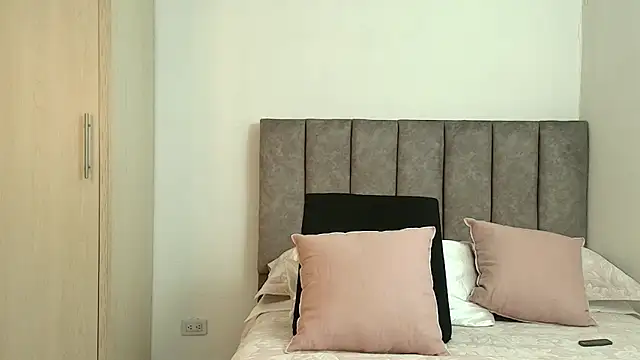 karina lewis  online show from 5, 2, 2026