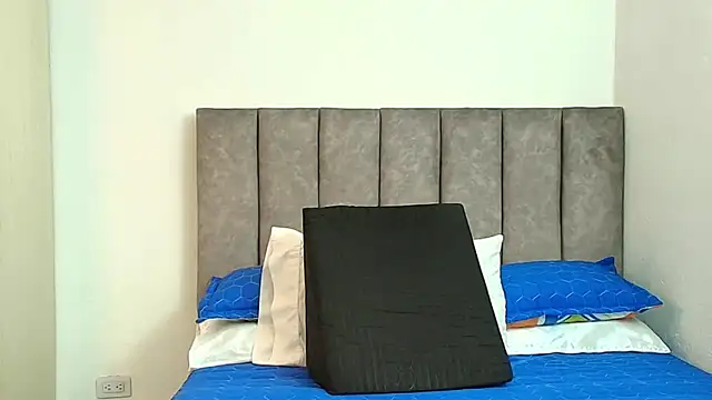 karina lewis  online show from 3, 12, 2025