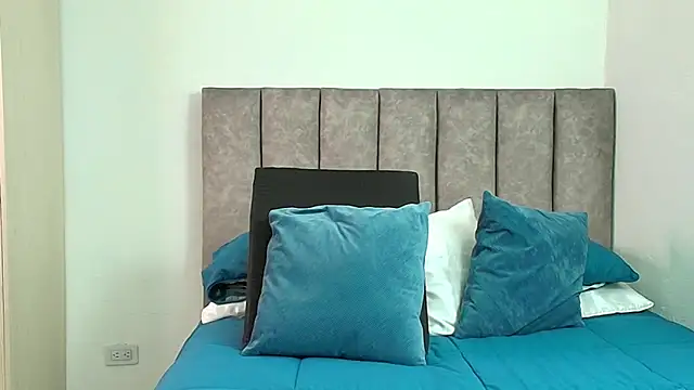 karina lewis  online show from 8, 4, 2026