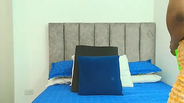 karina lewis  online show from 8, 10, 2025