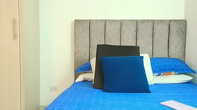 karina lewis  online show from 22, 9, 2025