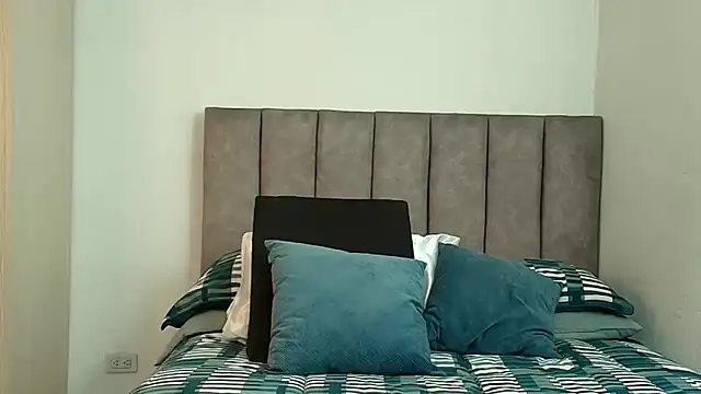 karina lewis  online show from 28, 2, 2026