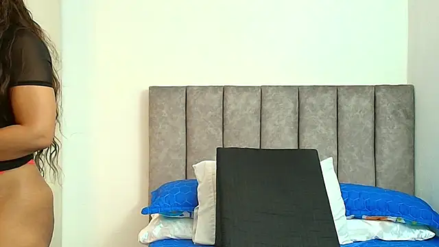 karina lewis  online show from 1, 12, 2025